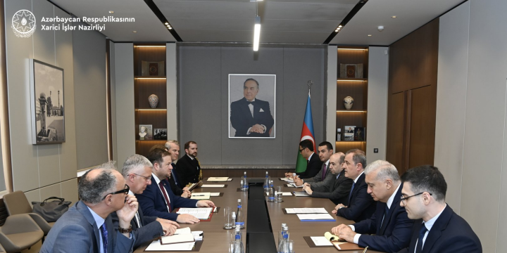Ceyhun Bayramov Birləşmiş Krallığın dövlət naziri ilə görüşüb