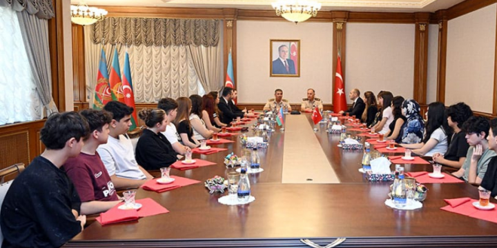 Azerbaijani Defense Minister meets with Turkish Martyr families