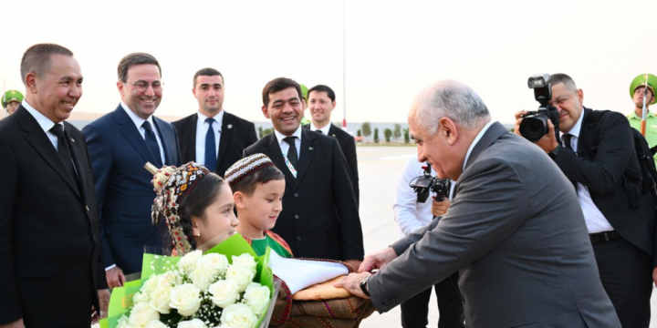 Prime Minister Ali Asadov embarks on working visit to Turkmenistan