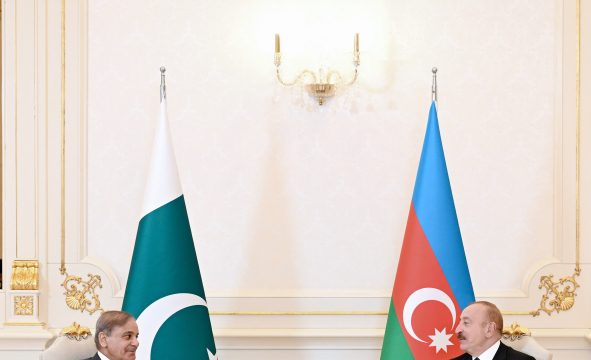 Prezident İlham Əliyevin Pakistanın Baş naziri ilə məhdud tərkibdə görüşü olub