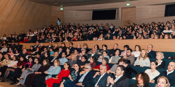 Plasido Dominqo Heydər Əliyev Mərkəzində çıxış edib