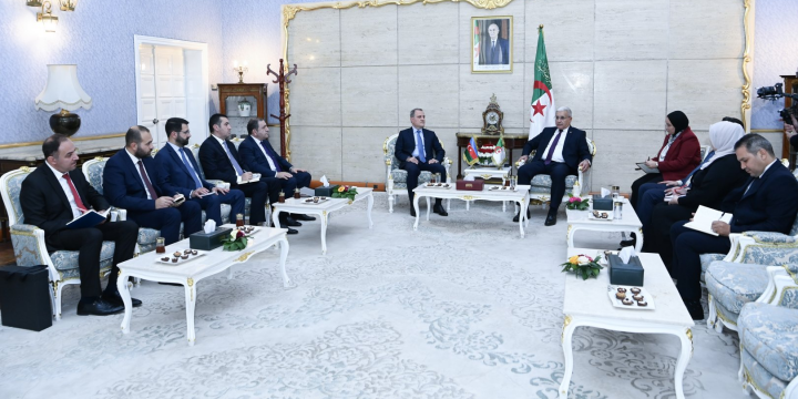 Ceyhun Bayramov Əlcəzairdə ikitərəfli və regional əməkdaşlıq mövzularını müzakirə edib