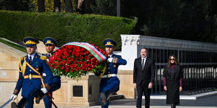 Prezident İlham Əliyev və Birinci xanım Mehriban Əliyeva Şəhidlər xiyabanını ziyarət ediblər