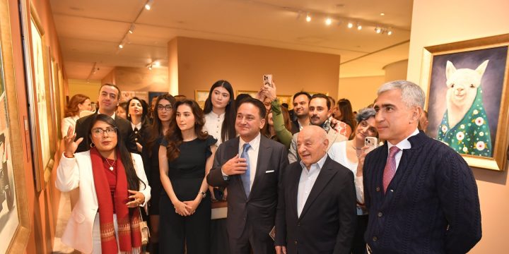 Perulu rəssam Sol Alexonun alpakaları Bakıda Heydər Əliyev Mərkəzində