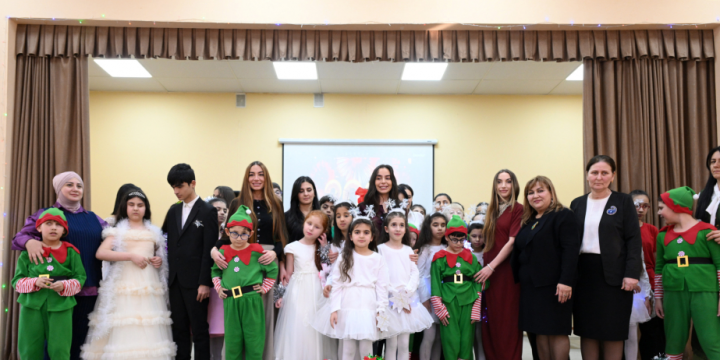 Heydər Əliyev Fondunun vitse-prezidenti Leyla Əliyeva, Arzu Əliyeva və Alena Əliyeva Bakı şəhəri 5 nömrəli internat tipli xüsusi ümumtəhsil məktəbində olublar