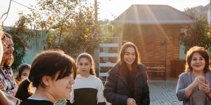 Leyla Aliyeva, Arzu Aliyeva, and Alena Aliyeva share holiday joy with children at “Clean World” shelter