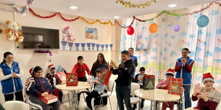 Heydər Əliyev Fondunun vitse-prezidenti Leyla Əliyevanın təşəbbüsü ilə Mingəçevir Uşaq Nevroloji Sanatoriyasında uşaqlar üçün Yeni il şənliyi keçirilib 