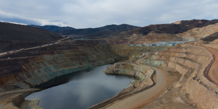Prezident İlham Əliyev Ağdərənin Canyataq kəndində “Dəmirli” Filiz Emalı Kompleksinin fəaliyyəti ilə tanış olub