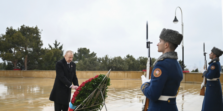 President Ilham Aliyev paid tribute to 20 January martyrs