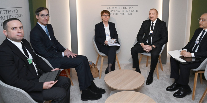 Prezident İlham Əliyev Davosda Avropa Yenidənqurma və İnkişaf Bankının prezidenti ilə görüşüb