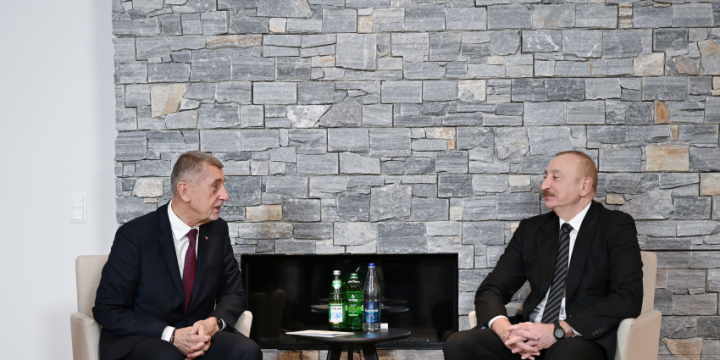 Prezident İlham Əliyev Davosda Çexiyanın Baş naziri ilə görüşüb