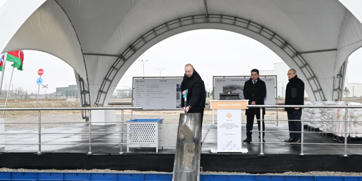 Prezident İlham Əliyev Sumqayıt Sənaye Parkında polipropilen və laminatlı kisə istehsalı müəssisəsinin təməlini qoyub