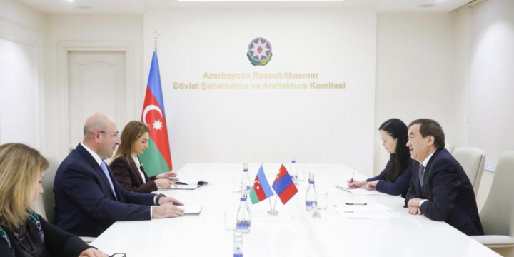 Monqolustan səfiri ilə şəhərsalma və WUF13-də iştirak məsələləri müzakirə edilib