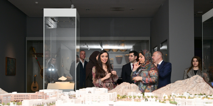 Heydər Əliyev Fondunun vitse-prezidenti Leyla Əliyeva Maskatda Oman Milli Muzeyində və Mutrah bazarında olub