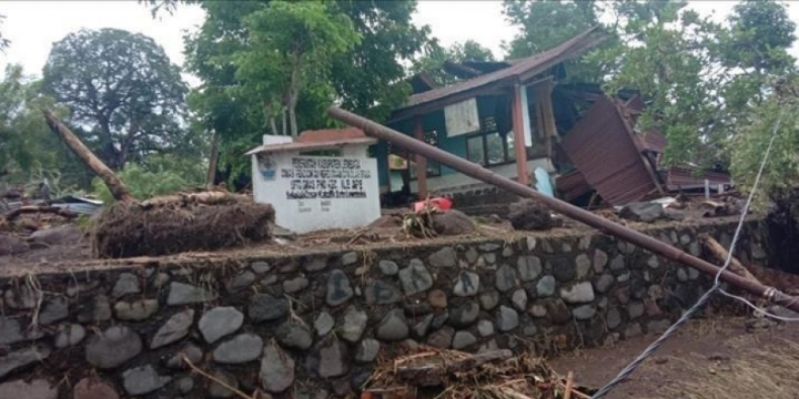 Floods kill 6 in Indonesia