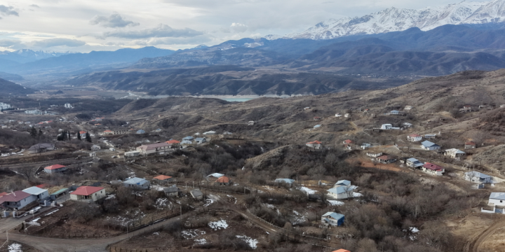 Prezident İlham Əliyev Ağdərə rayonunun Heyvalı kəndində görülmüş işlərlə tanış olub