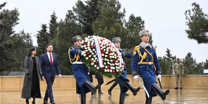 Amerika Birləşmiş Ştatlarının Vitse-prezidenti Cey. Di. Vens Şəhidlər xiyabanını ziyarət edib