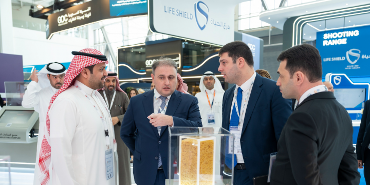 “World Defence Show 2026” sərgisi çərçivəsində fəal müzakirələr aparılır