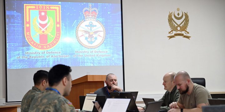 Azerbaijani and UK servicemen involved in cybersecurity training exercise