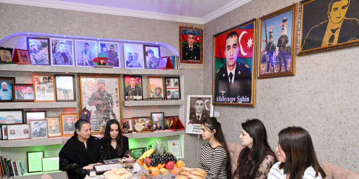 Heydər Əliyev Fondunun vitse-prezidenti Leyla Əliyeva Vətən Müharibəsi Qəhrəmanı Şahin Allahyarovun ailəsini ziyarət edib