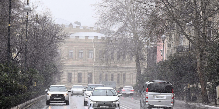 Sabah hava bəzi yerlərdə yağıntılı olacaq, arabir güclənən külək əsəcək