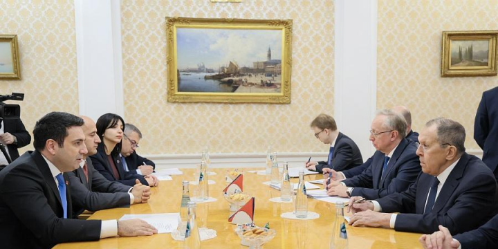 İrəvanın balans oyunu: Moskva səfərində Bakı ilə sülh gündəliyi önə çıxdı