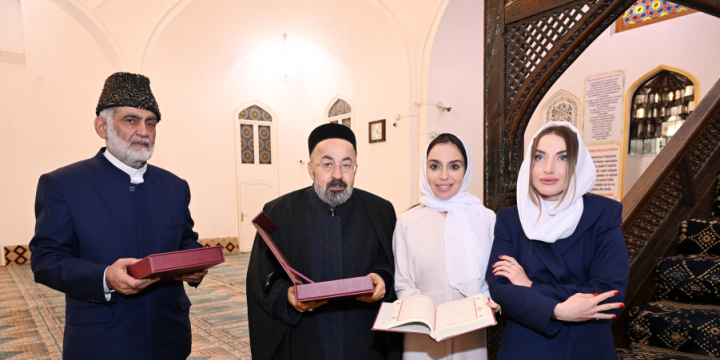 Heydər Əliyev Fondunun vitse-prezidenti Leyla Əliyeva və Alena Əliyeva Gəncədə Şah Abbas məscidini ziyarət ediblər