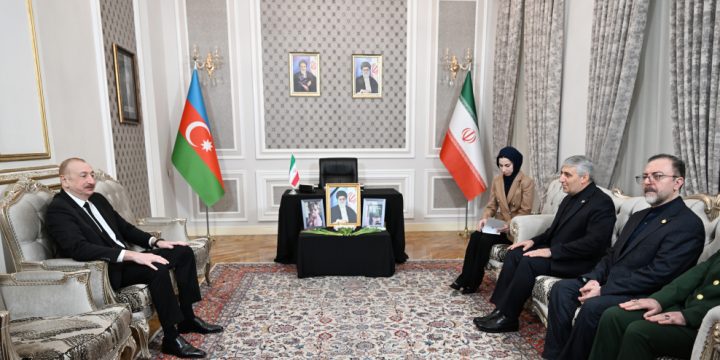 Prezident İlham Əliyev İranın ölkəmizdəki səfirliyində olub, başsağlığı verib