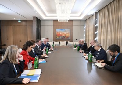 Prezident İlham Əliyev Avropa Komissiyasının enerji və mənzil siyasəti üzrə komissarını qəbul edib
