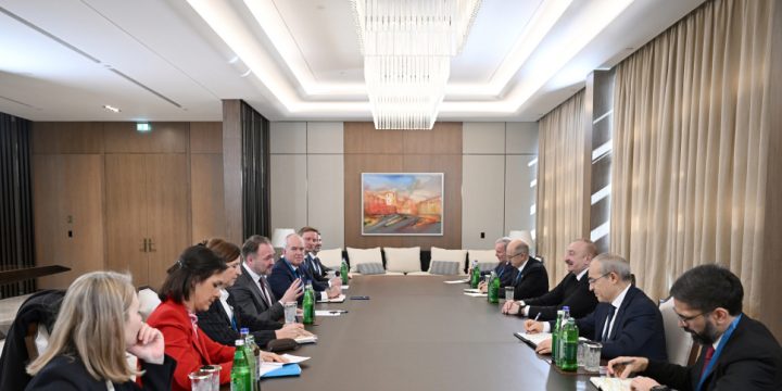 Prezident İlham Əliyev Avropa Komissiyasının enerji və mənzil siyasəti üzrə komissarını qəbul edib