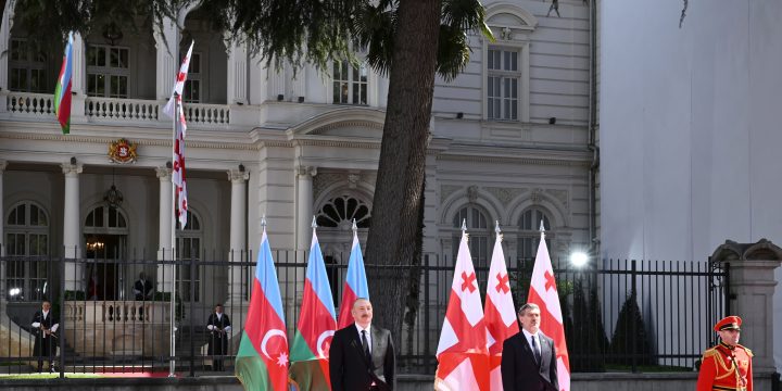 Prezident İlham Əliyevin Tbilisidə rəsmi qarşılanma mərasimi olub