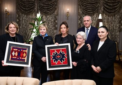 Birinci xanım Mehriban Əliyeva Tbilisidə Mirzə Fətəli Axundzadə adına Azərbaycan Mədəniyyəti Muzeyi ilə tanış olub