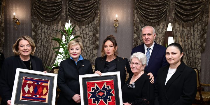 Birinci xanım Mehriban Əliyeva Tbilisidə Mirzə Fətəli Axundzadə adına Azərbaycan Mədəniyyəti Muzeyi ilə tanış olub