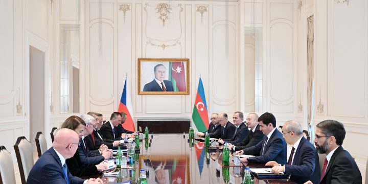Qəbələdə Prezident İlham Əliyevin Çexiyanın Baş naziri ilə geniş tərkibdə görüşü olub