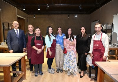 Leyla Əliyeva və Arzu Əliyeva Şəkidə “ABAD” Keramika və Tətbiqi Sənət Mərkəzi ilə tanış olublar
