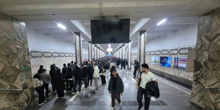 Metroda sıxlıq yarandı