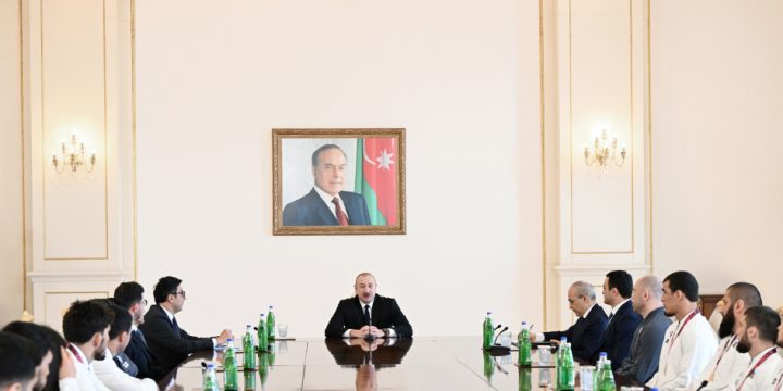 Prezident İlham Əliyev Avropa çempionatında komanda hesabında çempion olan güləşçiləri qəbul edib