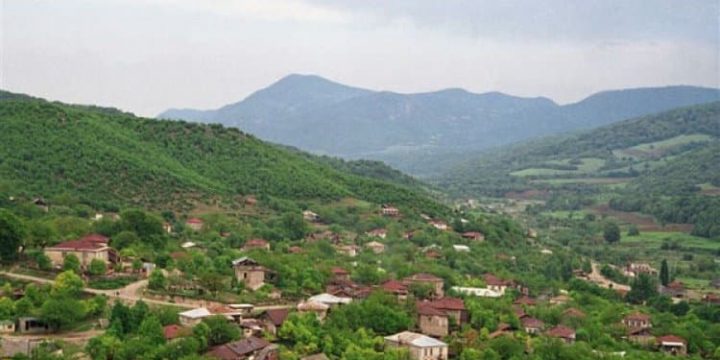 Növbəti köç karvanı Xocavəndin Qırmızı Bazar qəsəbəsinə çatıb