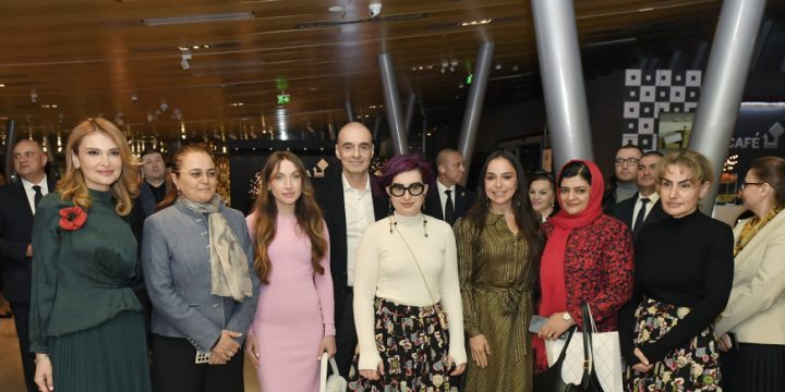 Leyla Əliyeva və Alena Əliyeva “Yaddaşa həkk olunan təsvir” adlı fərdi sərginin açılışında iştirak ediblər