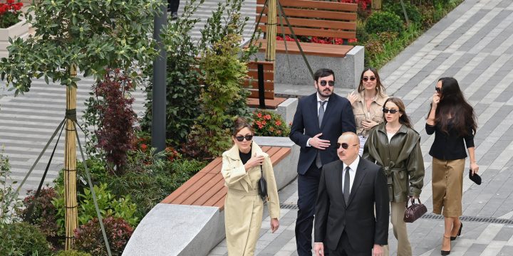 Prezident İlham Əliyev və Birinci xanım Mehriban Əliyeva Bakının İslam Səfərli küçəsinin yenidənqurmadan sonra açılışında iştirak ediblər