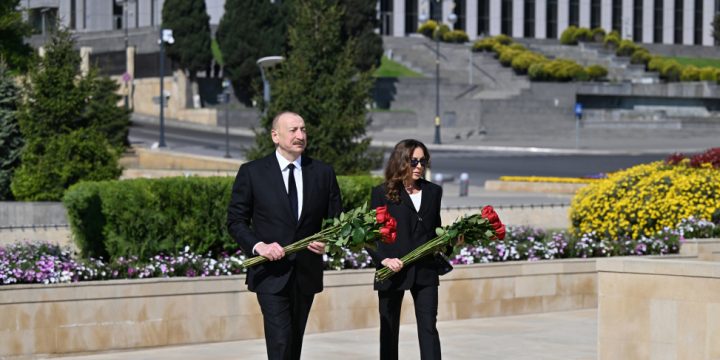 Prezident İlham Əliyev və Birinci xanım Mehriban Əliyeva faşizm üzərində Qələbə uğrunda mübarizədə həlak olan Azərbaycan övladlarının xatirəsini ehtiramla anıblar