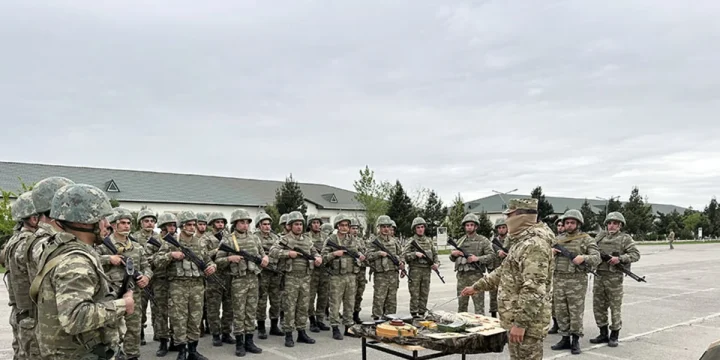 Hərbi vəzifəlilərə atəş, taktiki, sıra və fiziki hazırlıq üzrə məşğələlər keçirilib