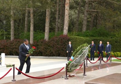 Parlamentlərarası İttifaqın Baş katibi Fəxri xiyabanı və Zəfər parkını ziyarət edib