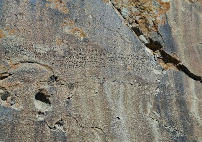 Azərbaycanda 2 800 il yaşı olan qayaüstü yazı aşkar edildi